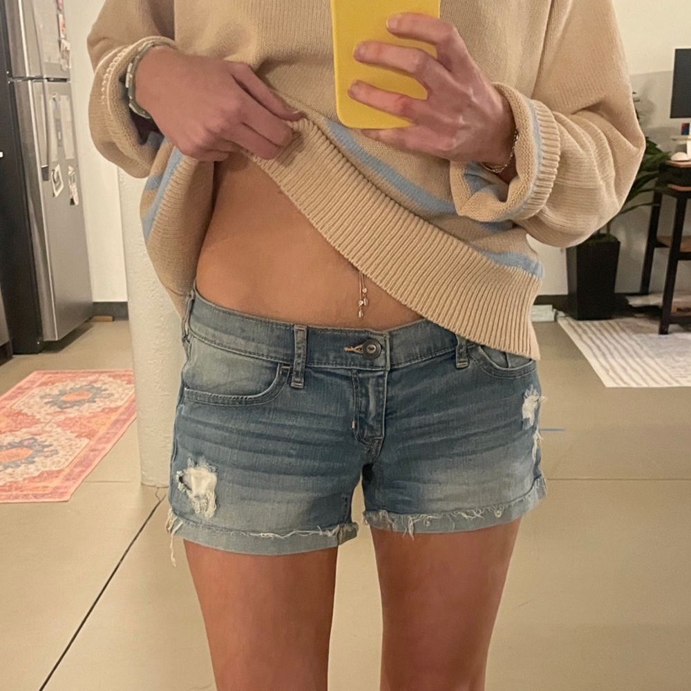 Hollister Low Rise Jean/Denim Shorts | Size 1 25 | Distressed Medium Wash
